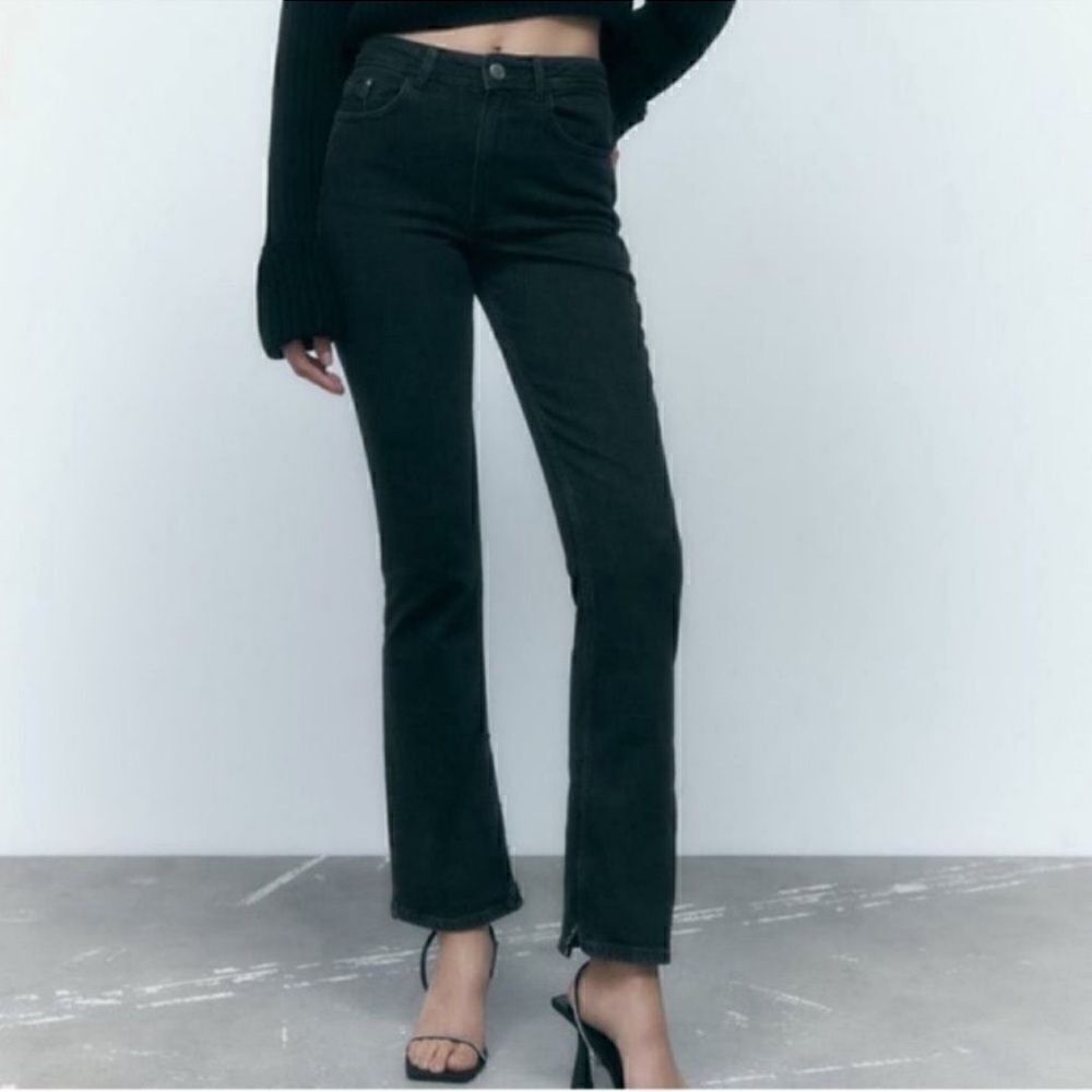 Zara Ankle Mid-rise Black Flare Jeans (Size 8)